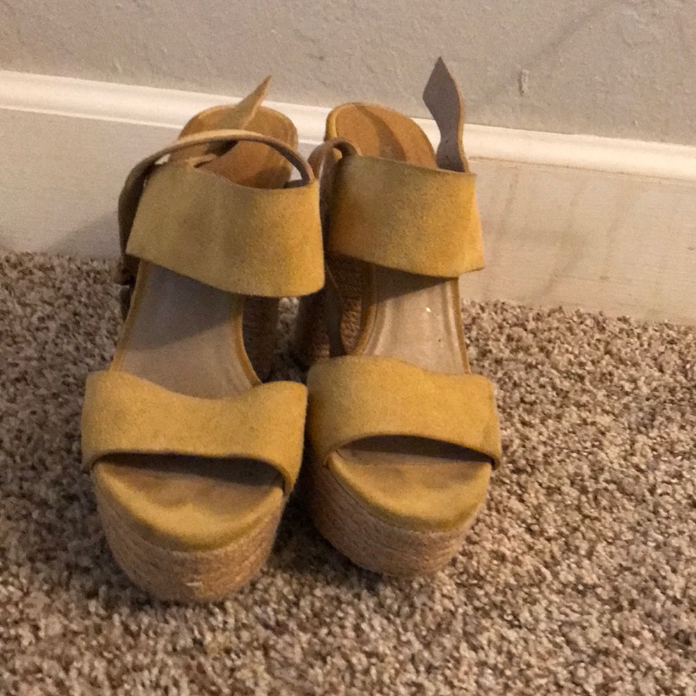 Yellow Micheal Kors sandales.